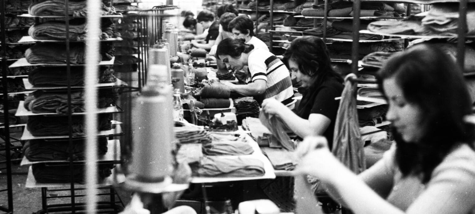 Arbeiterinnen in einer Gelsenkirchener Textilfabrik (1974)