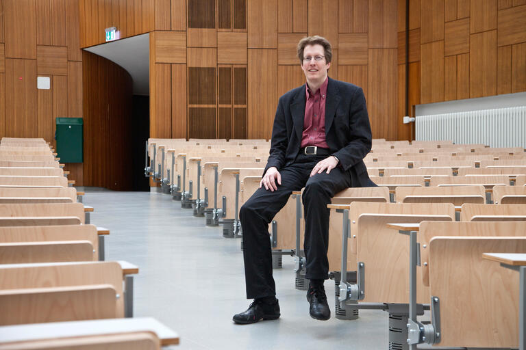 Olaf Bartz in einem Hörsaal der Uni Bonn: „Fasziniert, wie Wissenschaft entsteht“