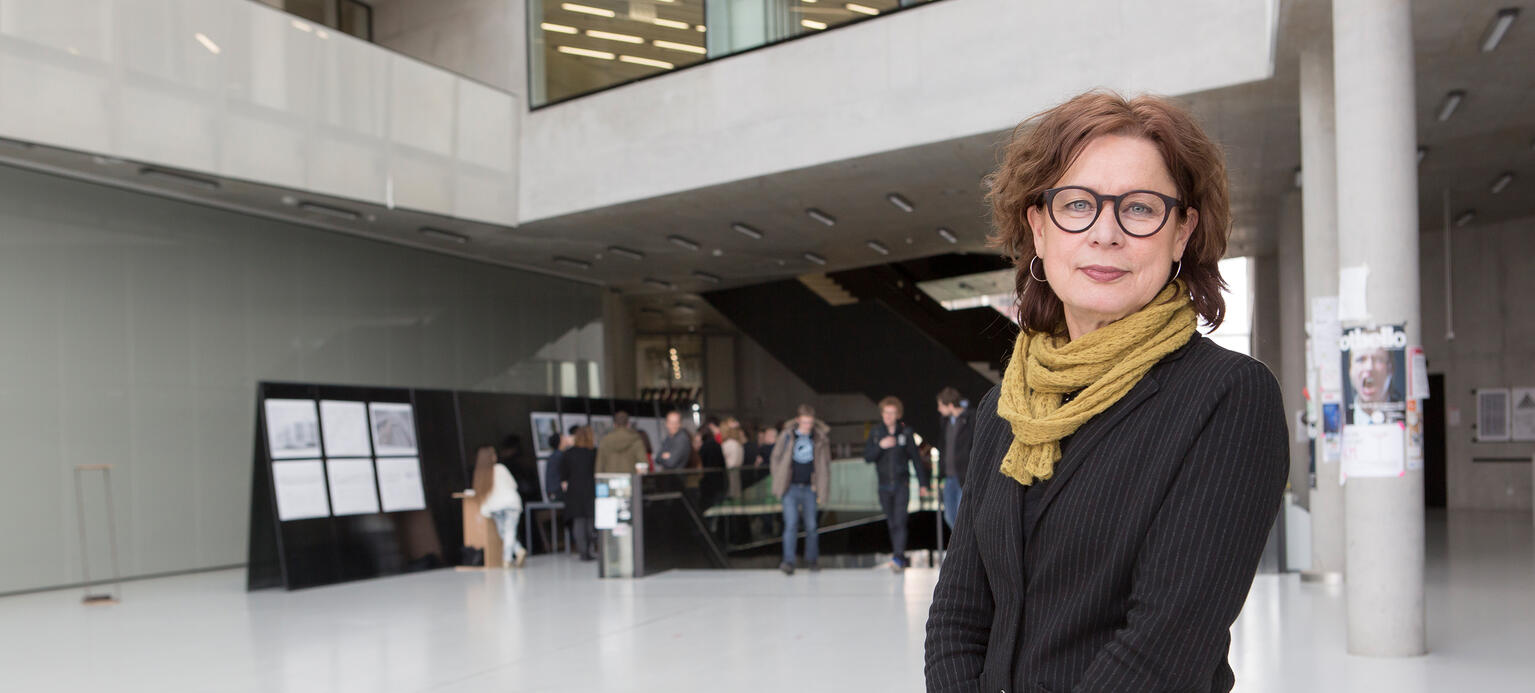 Lisa Kosok in der Hamburger HafenCity Universität für Baukunst und Metropolenentwicklung