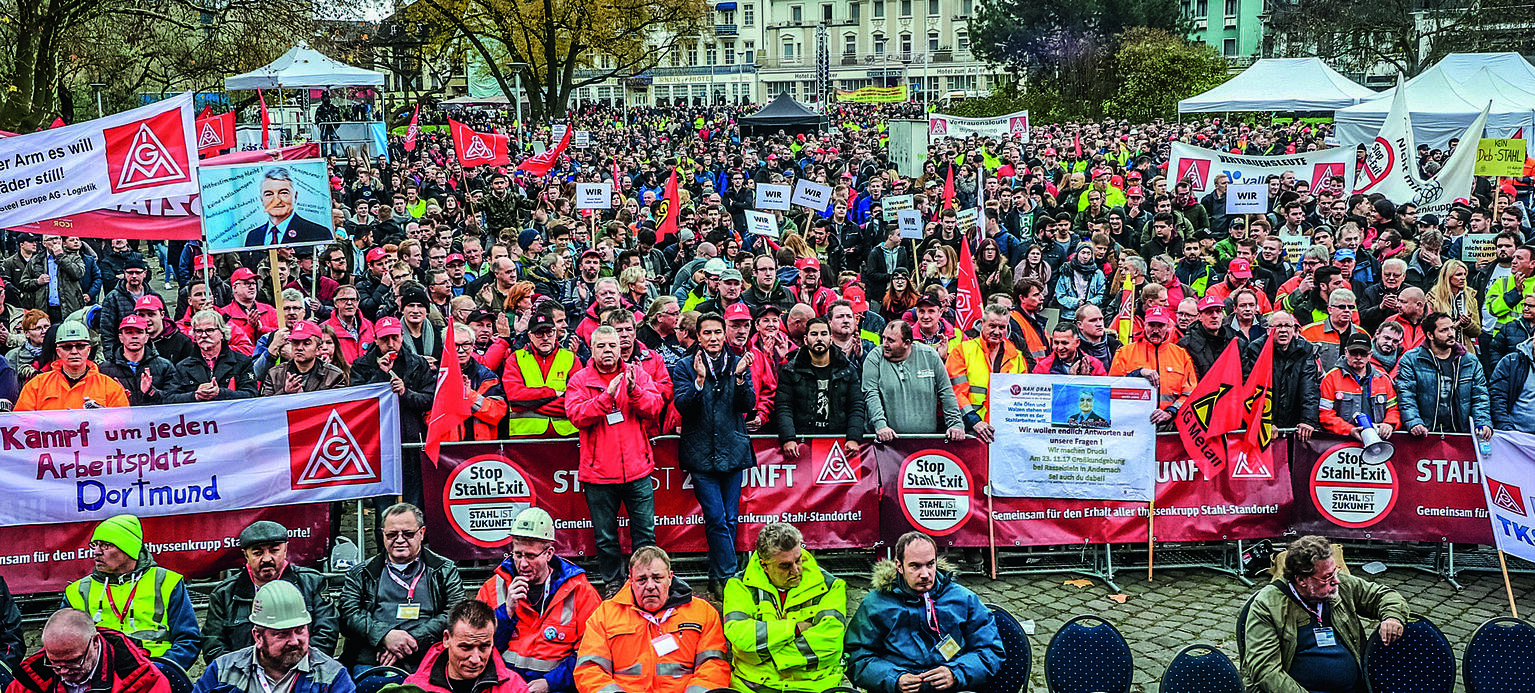 Keine Verhandlungsergebnisse: Rund 8000 Stahlarbeiter demonstrierten in Andernach Ende November gegen die geplante Fusion der Stahlkonzerne ThyssenKrupp und Tata Steel.