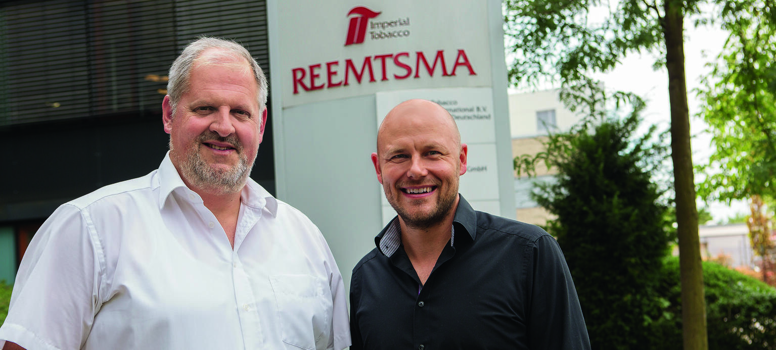 Freude über das Insourcing des Callcenters von Reemtsma in Hamburg: Betriebsratsvorsitzender Stefan Jünger (l.) und Vertriebsinnendienstleiter Marcel Thiedke