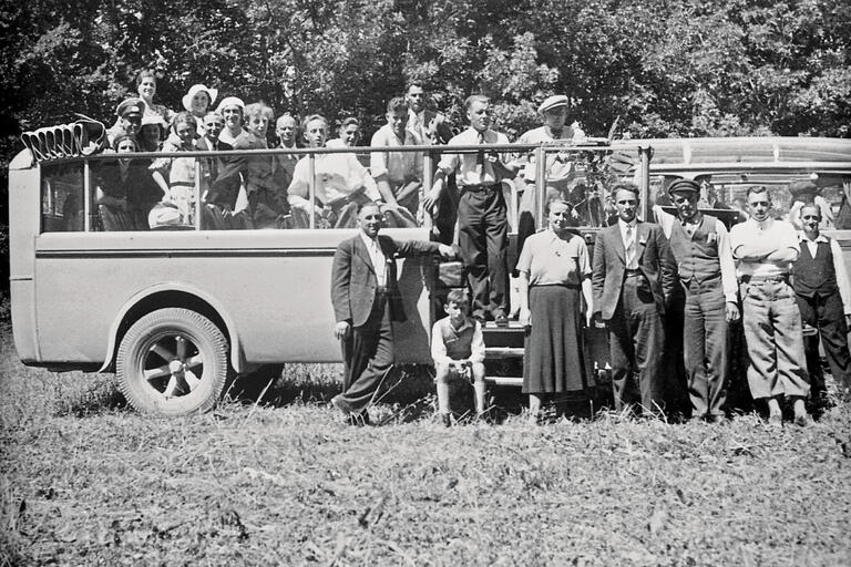 Ausflug mit dem Autobus (um 1930): Geselligkeit und Emanzipation