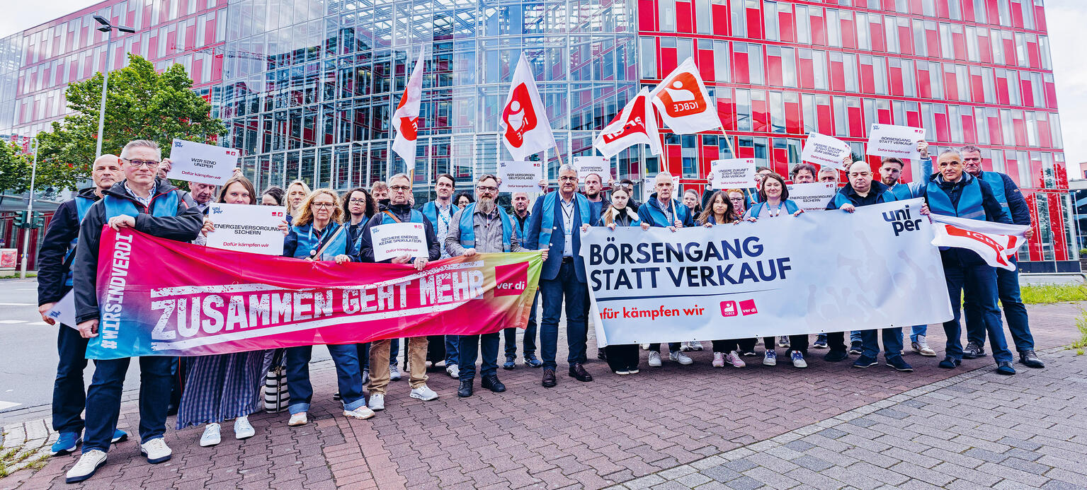 Demonstration vor der Uniper- Zentrale in Düsseldorf