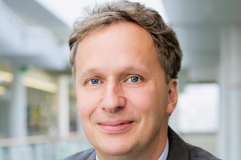 Porträt Prof. Dr. Bernd Waas