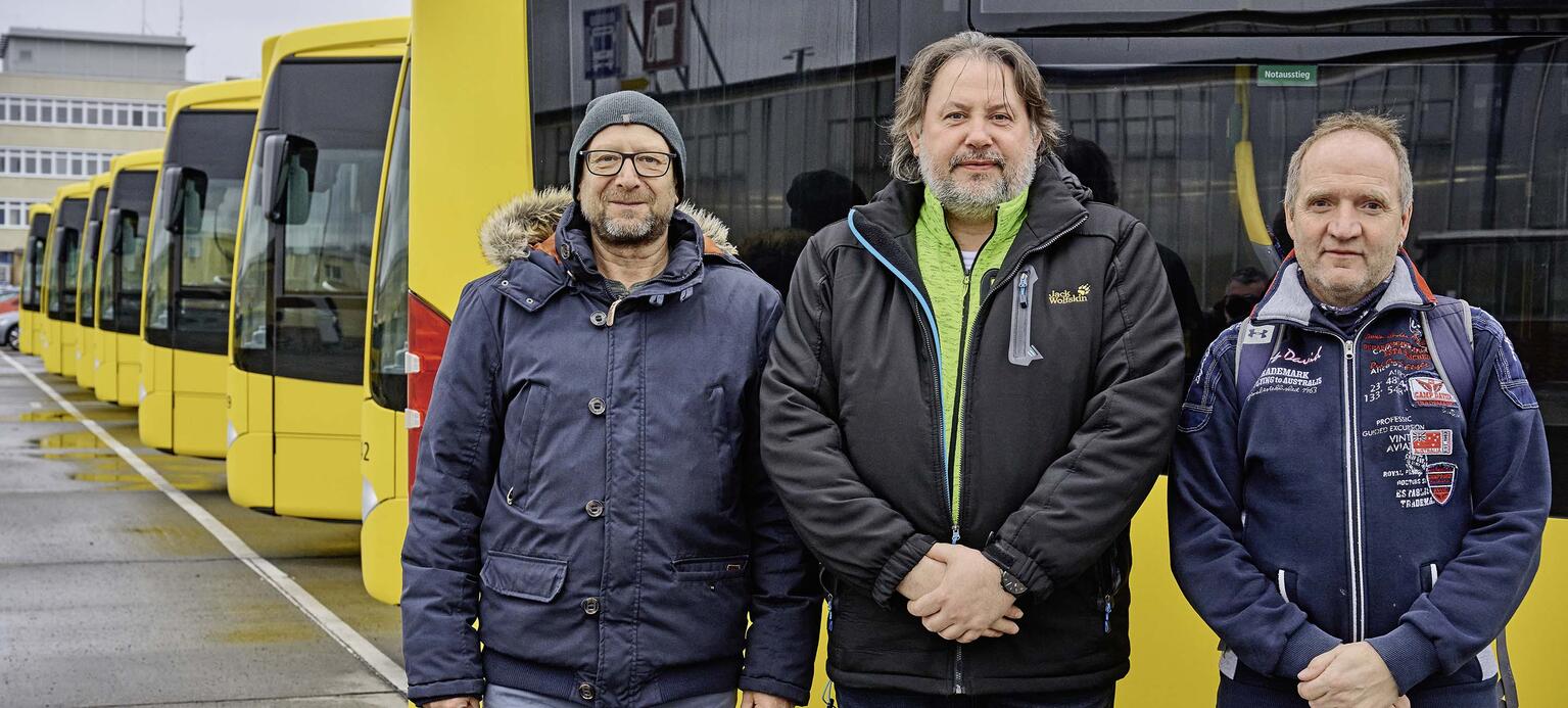 Thomas Kirst, Christian Leiter und Frank Schaefer (v.l.) vom Personal­rat der BVG-Omnibus-Technik. Auch für sie ist die Transformation eine Gratwanderung.