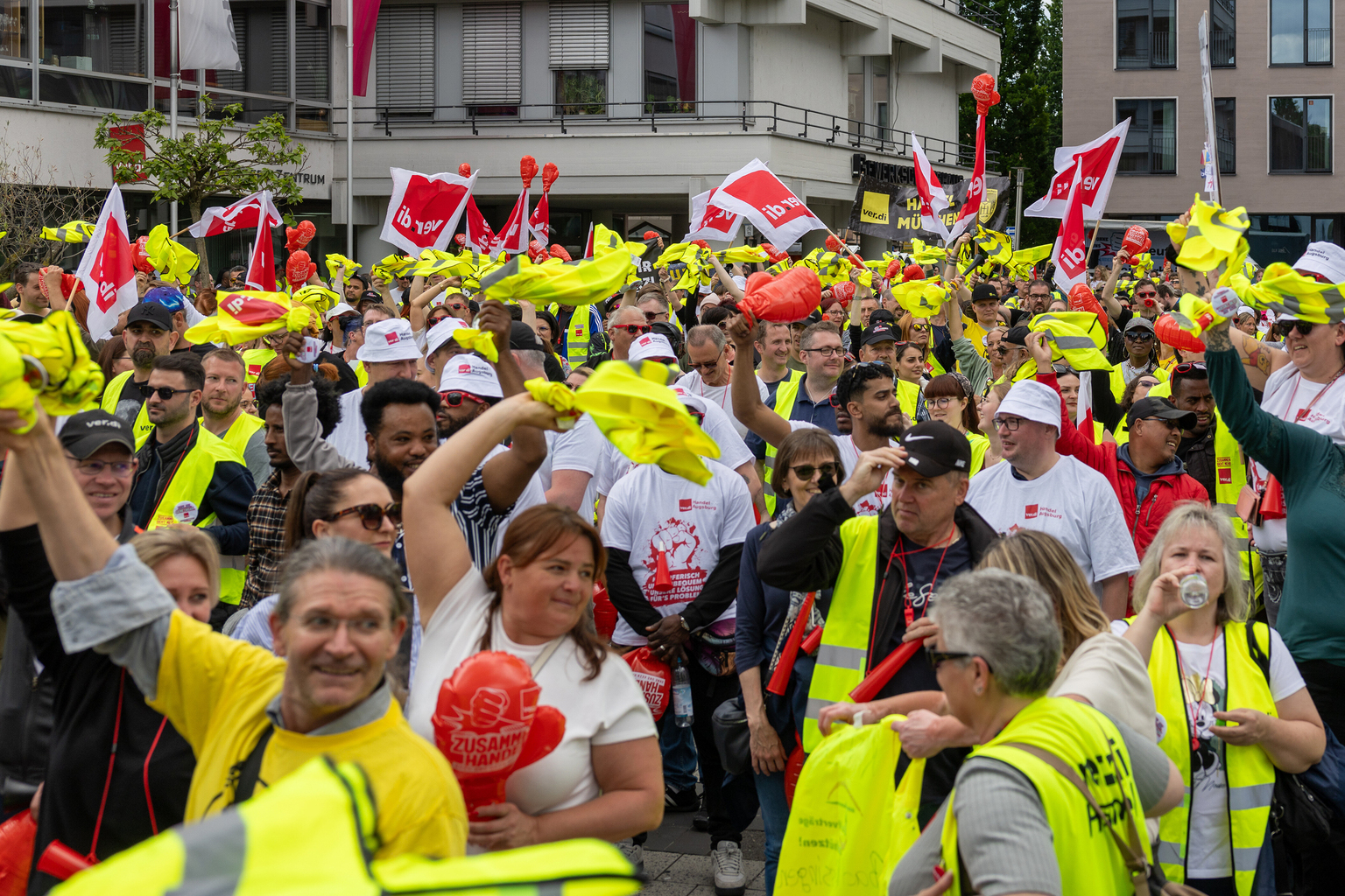 Zahl der Arbeitskämpfe im zweiten Jahr in Folge rückläufig – Gewerkschaften müssen häufig für Tarifbindung streiken