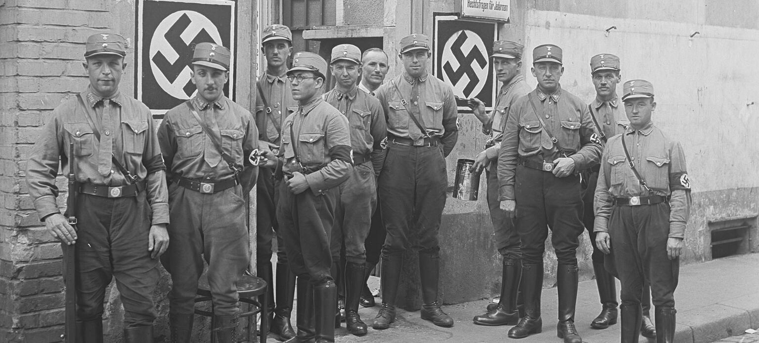 Historische Aufnahme: Besetzung des Wormser Volkshauses 1933