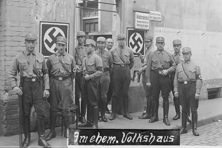 Historische Aufnahme: Besetzung des Wormser Volkshauses 1933