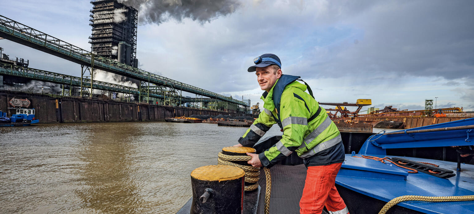 Mathias Krüger, 40, ist als Schiffsführer bei Thyssenkrupp angestellt und lebt in Duisburg. 