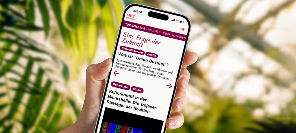 Ein Smartphone, welches die Arbeit der Zukunft Website zeigt