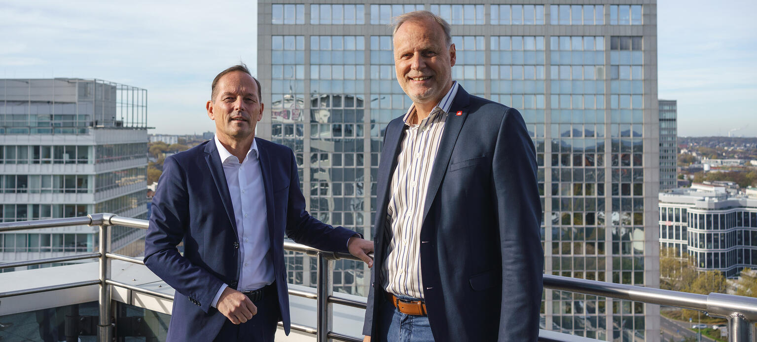 Martin Albers, Gesamtbetriebsratsvorsitzender und Thomas Wessel, Personalvorstand, Evonik