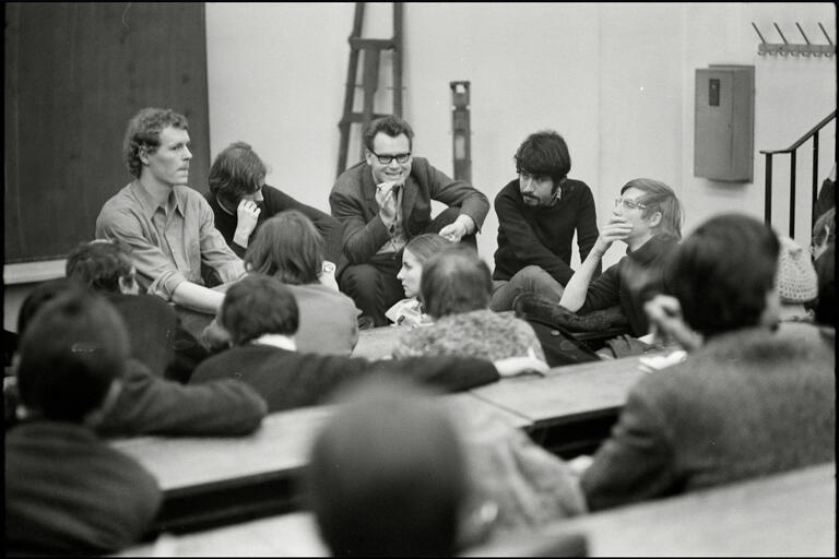 Diskussionsrunde mit Oskar Negt in Frankfurt am Main (1969): Themen wie der Sinn von Streiks stehen jetzt auch an der Uni auf der Tagesordnung.