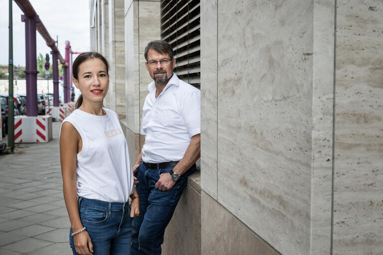 Velena Gerkova und Daimler-Betriebsrat Jörg Butzke