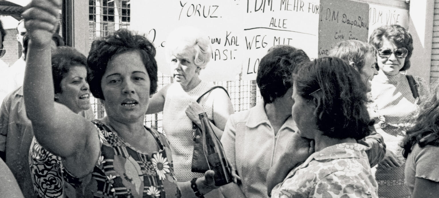 Streikende Arbeiterinnen beim Neusser Autozulieferer Pierburg 1973