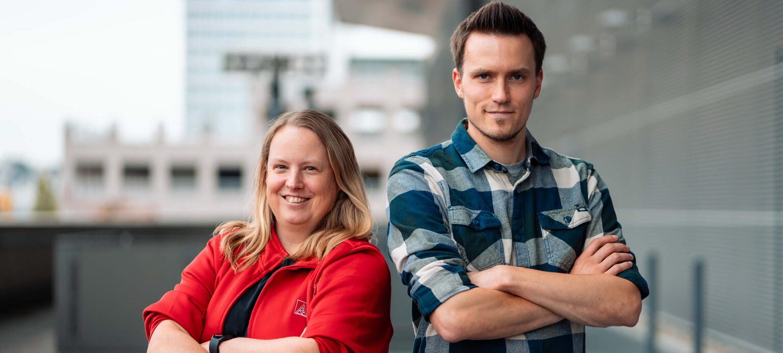 Susanne Wichert (li.) und Felix Groell von der IG Metall Küste.