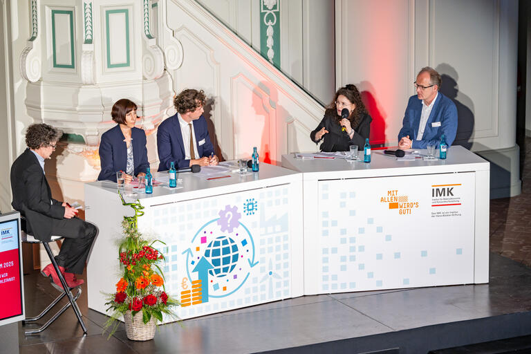 Blick über Publikum und Bühne auf dem IMK Forum 2025