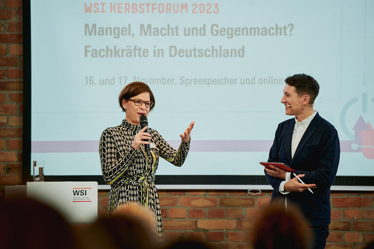 Bettina Kohlrausch spricht auf dem Podium WSI Herbstforum 2023