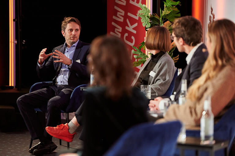 Redner auf dem Gleichstellungsforum 2025 'Zeit für Weiterbildung'