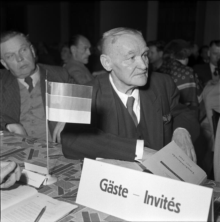 Hans Böckler 1950, kurz vor seinem Tod, auf dem Kongress des schweizerischen Gewerkschaftsbundes in Luzern 